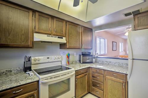 Apartamento Chic Hideaway With Pool 5 Mi To Fort Myers Beach!