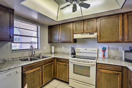 Apartamento Chic Hideaway With Pool 5 Mi To Fort Myers Beach!