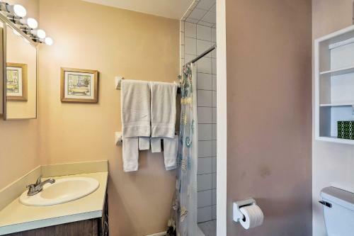 Apartamento Chic Hideaway With Pool 5 Mi To Fort Myers Beach!