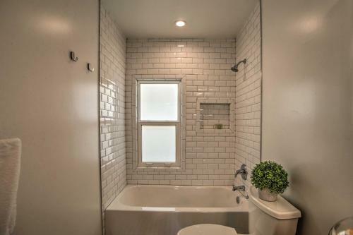 Remodeled Fort Lauderdale Home With Shared Pool!