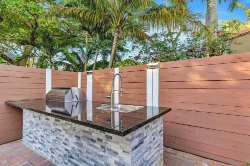 Relaxing Hideaway House- 1.5 Miles To Las Olas & Beach