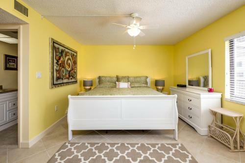 Apartamento Sandarac B610, 2 Bedrooms, Pool Access, Beach Front, Sleeps 4