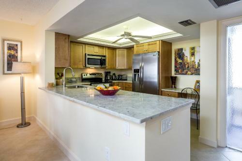 Apartamento Sandarac B610, 2 Bedrooms, Pool Access, Beach Front, Sleeps 4