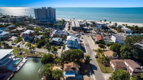 Beautiful New Construction Luxury Home, Close To The Beach!
