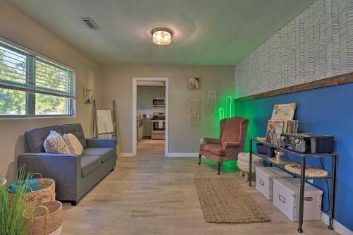 Contemporary Home About 1 Mile To Ufs Campus!