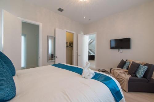 Villa Modern Luxurious Beach Retreat-5 Br With/pool