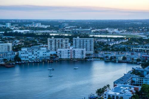Apartamento Incredible And Spacious Two Bedroom Beach Front!