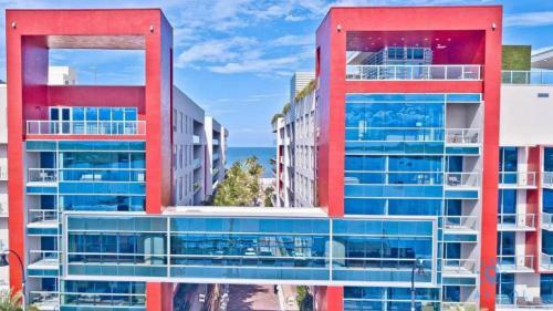 Apartment - Rooftop Pool- Beachfront Holl
