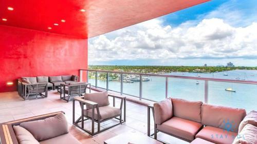 Apartment - Rooftop Pool- Beachfront Holl