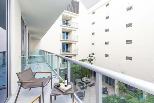 Beachfront Condo Rooftop Infinity Pool Studio