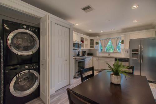 Private Pool 3br All New Modern Furniture