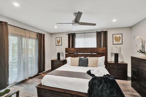 Trendy Renovated 4 Br Home W/ Heated Pool