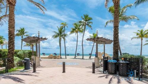 New Beachfront Condo-rooftop Infinity Pool