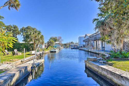 Cozy Riverfront Homosassa Cottage With Boat Slip