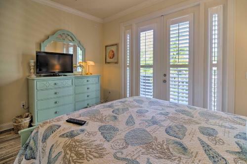 Holmes Beach Family Home With Private Pool And 3 Decks!