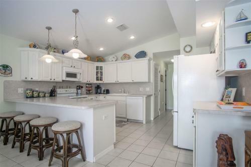 Tropical Breezes 3bed & 2bath With Dockage & Cabana Club Access