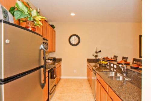 8960 Paradise Palms