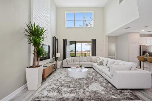 Contemporary D�cor Single Home With Private Pool Sl4773