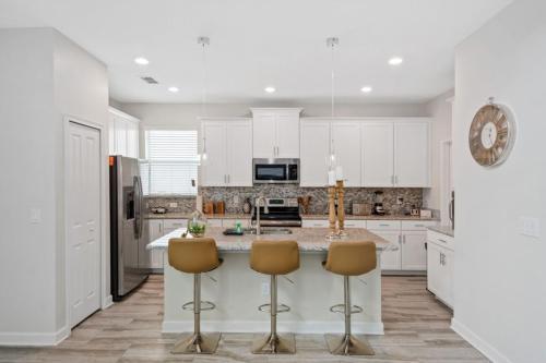 Contemporary D�cor Single Home With Private Pool Sl4773