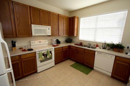 2633 Trafalgar Village