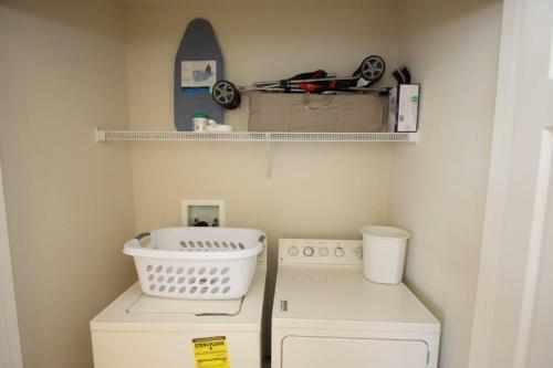 2633 Trafalgar Village
