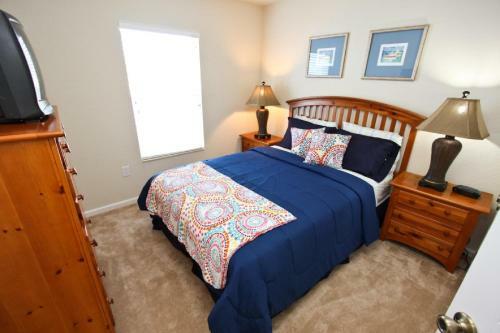 2633 Trafalgar Village