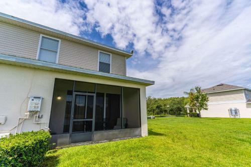 2633 Trafalgar Village