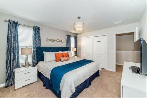 Elegant 8 Bedroom 5.5 Bath Pool Home In Windsor At Westside