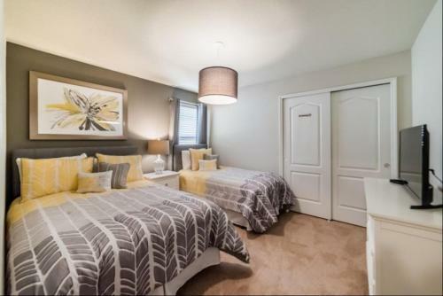 Elegant 8 Bedroom 5.5 Bath Pool Home In Windsor At Westside