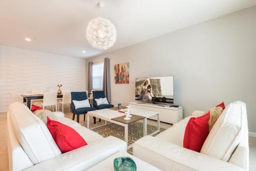 Villa 4-bedroom House W/ Private Pool - Great Location