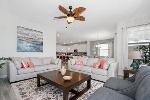 Villa 6 Bedroom, 4 Suites, 5 Minutes From Disney Parks
