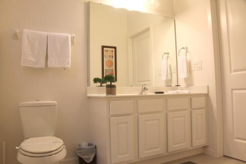 Villa Beautiful 4 Bedroom Home Accommodates 8 Guests