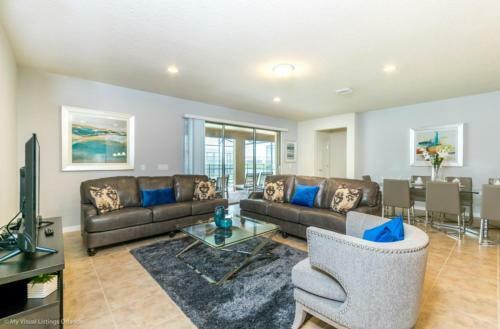 Stay Door Steps From Disney In de Leon Pool Retreat