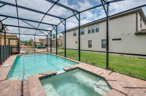 Stay Door Steps From Disney In de Leon Pool Retreat