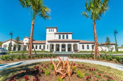 Stay Door Steps From Disney In de Leon Pool Retreat