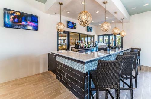 Stay Door Steps From Disney In de Leon Pool Retreat