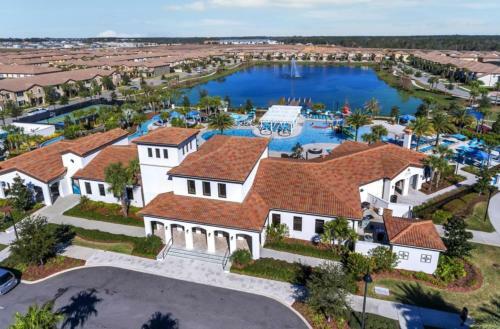 Stay Door Steps From Disney In de Leon Pool Retreat