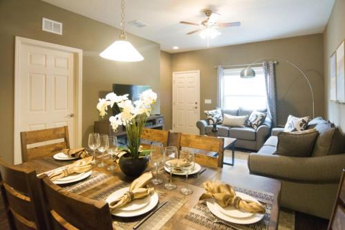 Beautiful Townhome At West Lucaya Wl8988