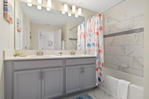Four Bedrooms W/ Game & Pool 4900