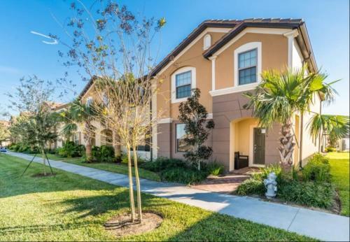 Windsor At Westside 5 Bedroom Town Home With Private Pool