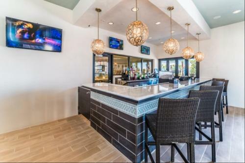 Windsor At Westside 5 Bedroom Town Home With Private Pool