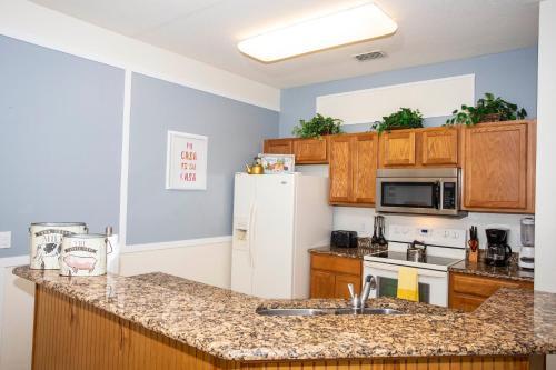 Four Bedroom W/ Pool Close To Disney 8570
