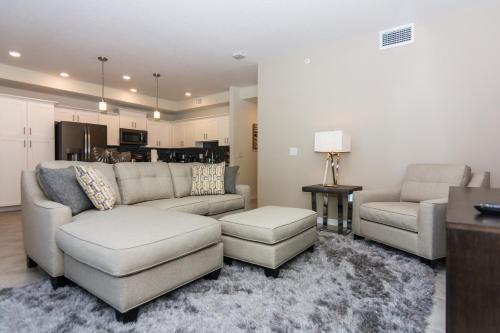 Fabulous Apartment With Balcony At Storey Lake Apt 103