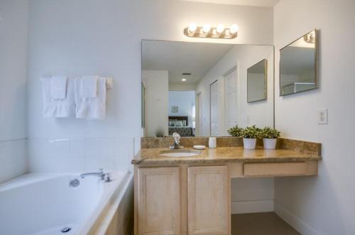 950 Lake Berkley Drive Villa #221678 Villa