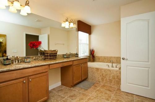 Villa Paradise Palms- 5 Bedroom Pool Home-3102pp