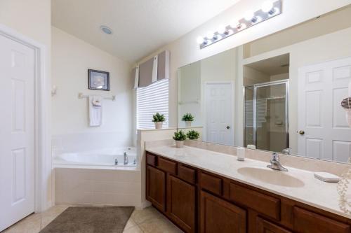 Kissimmee Villa Sleeps 8 Pool Air Con Wifi