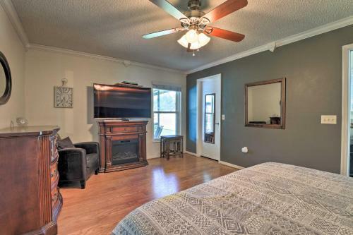 Family-friendly Retreat With Backyard Oasis!