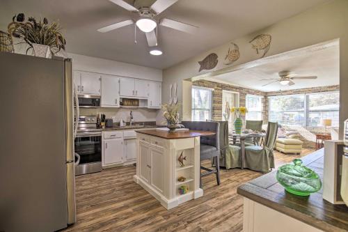 Charming Largo Retreat With Yard, 2 Mi To Beach