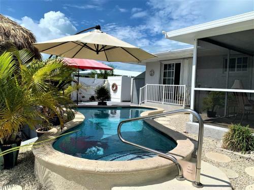 Sunset At Manatee Oasis 3/2 Ground Level Home W/ Pool & 35` Dock