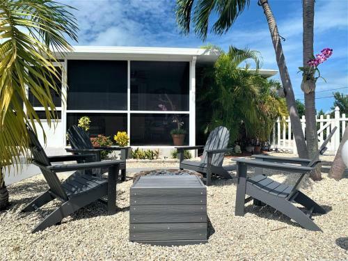 Sunset At Manatee Oasis 3/2 Ground Level Home W/ Pool & 35` Dock